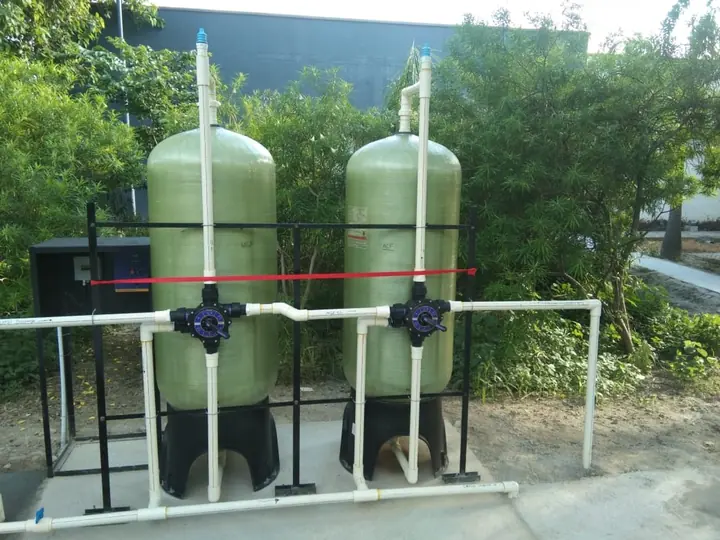 Dual-vessel filtration system for rainwater treatment